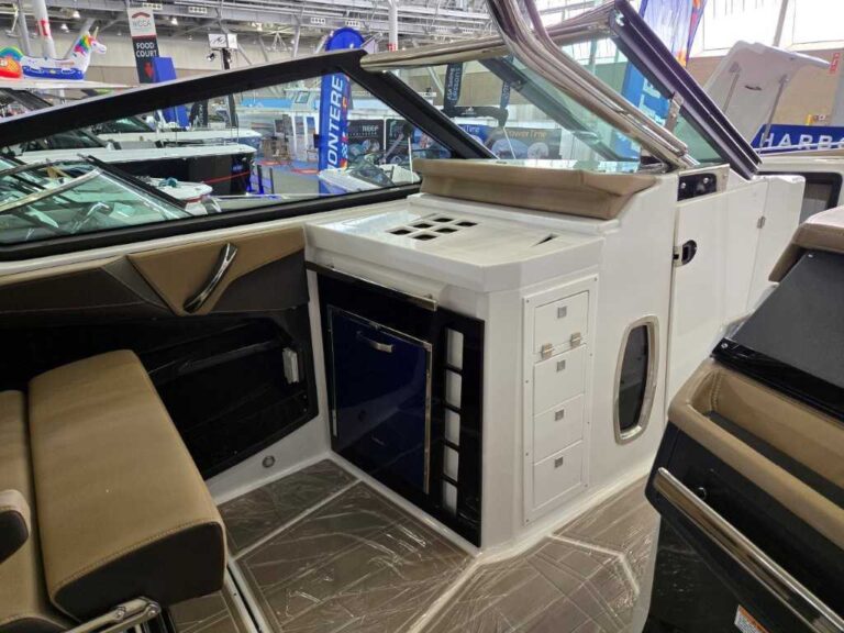 2025 Monterey 385SS - Triple V10 - Joystick US-RGFCP192J425 [photo 15]